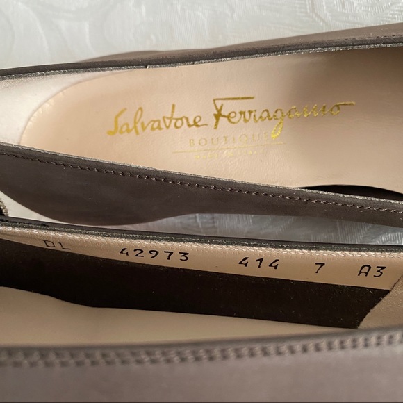 Salvatore Ferragamore brown suede bow pumps - Picture 6 of 7